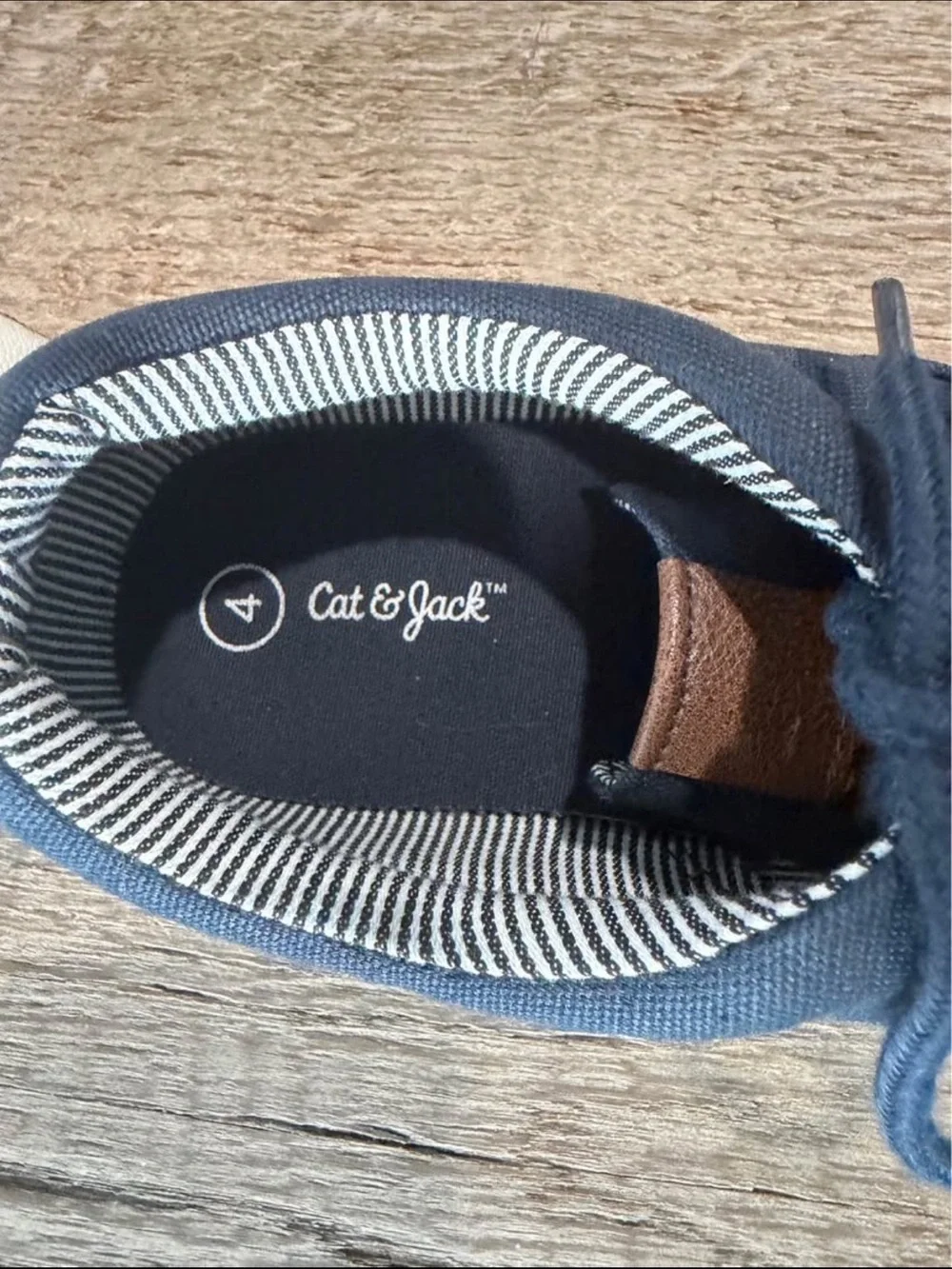 Cat & Jack stylish low